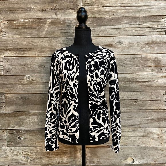 ✨🖤Banana Republic Black and White Cardigan🖤✨ - Picture 1 of 6